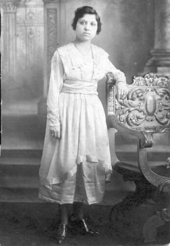 Aunt Anna (ca. 1916) (2)